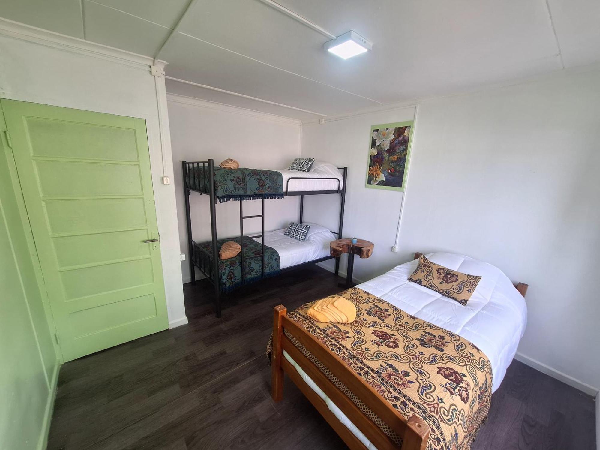 Hostel Kuntur Пуерто Наталес Екстериор снимка
